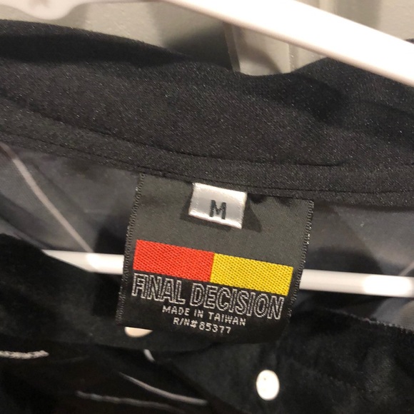 Final Decision Black LS Soccer Referee Jersey - Picture 3 of 3